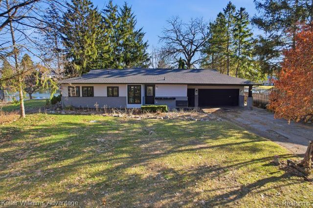 1210 Craven Drive, Highland, MI 48356