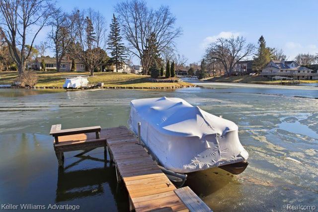 1210 Craven Drive, Highland, MI 48356
