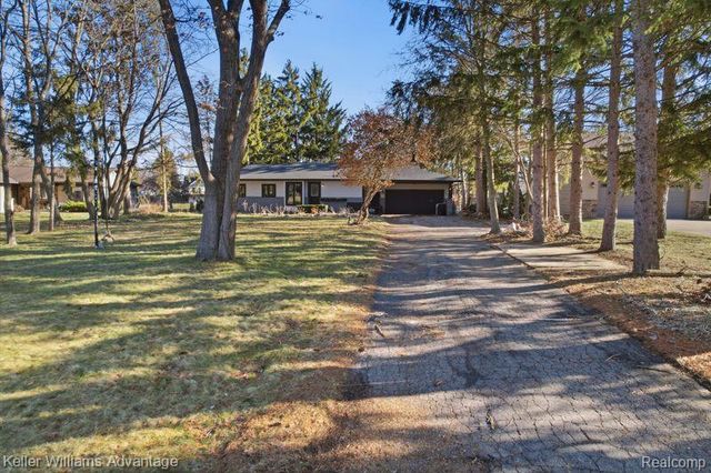 1210 Craven Drive, Highland, MI 48356