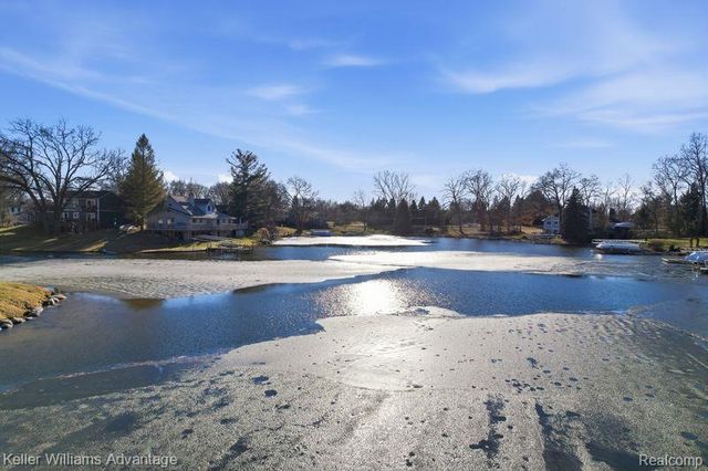 1210 Craven Drive, Highland, MI 48356