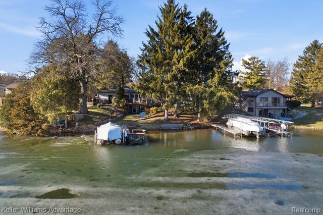 1210 Craven Drive, Highland, MI 48356