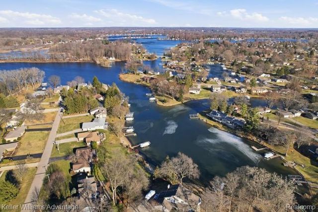 1210 Craven Drive, Highland, MI 48356