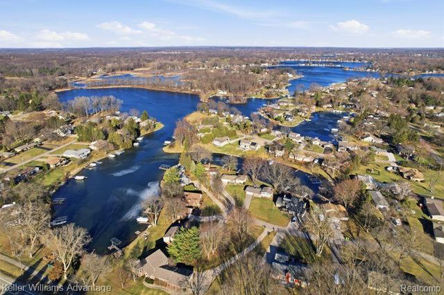 1210 Craven Drive, Highland, MI 48356