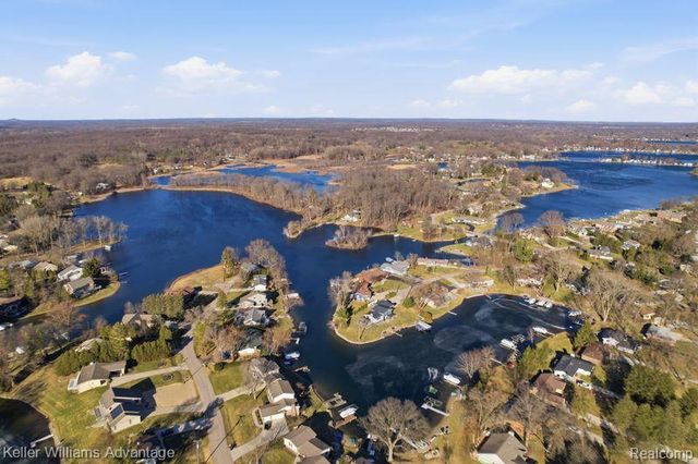 1210 Craven Drive, Highland, MI 48356