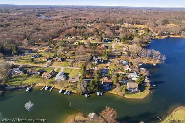 1210 Craven Drive, Highland, MI 48356