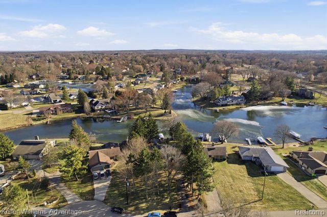 1210 Craven Drive, Highland, MI 48356