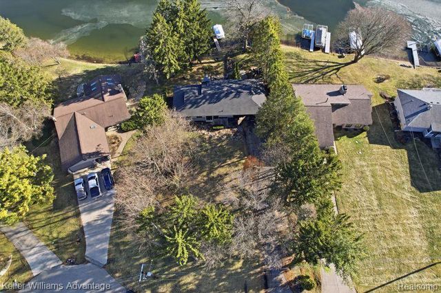 1210 Craven Drive, Highland, MI 48356