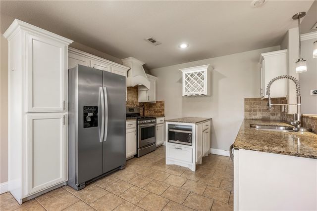 1109 W Cunningham Avenue, Rogers, AR 72758