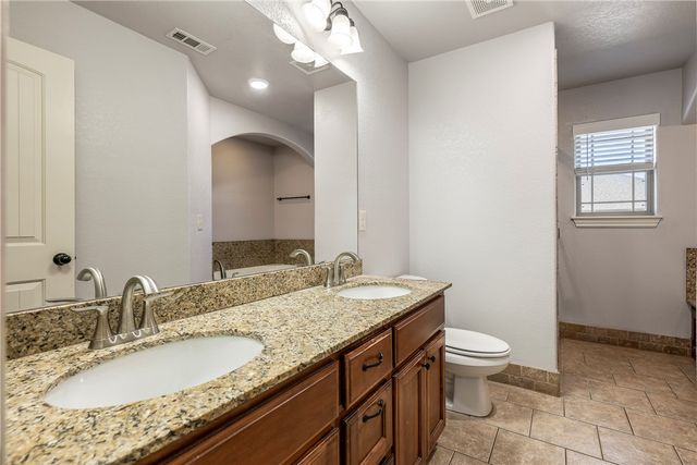 1109 W Cunningham Avenue, Rogers, AR 72758