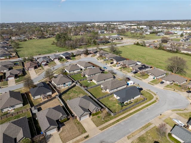 1109 W Cunningham Avenue, Rogers, AR 72758