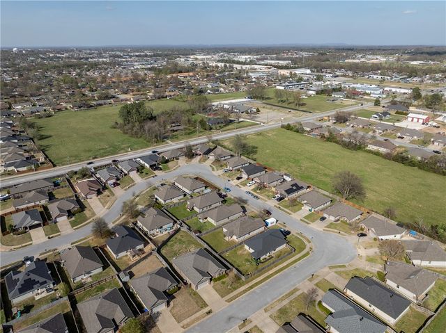 1109 W Cunningham Avenue, Rogers, AR 72758