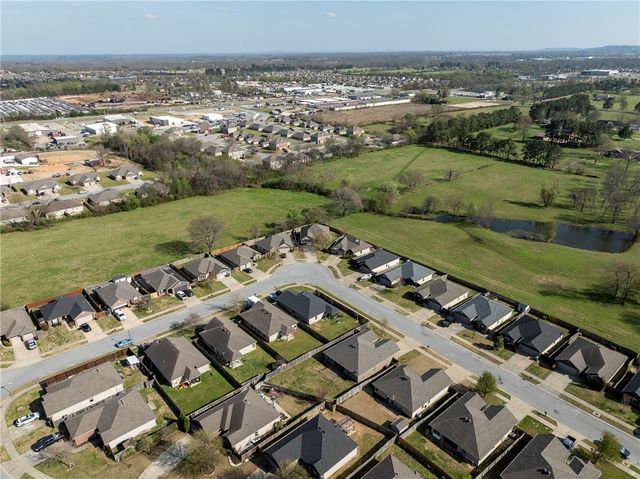 1109 W Cunningham Avenue, Rogers, AR 72758