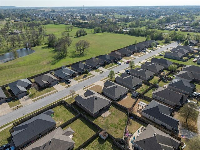 1109 W Cunningham Avenue, Rogers, AR 72758