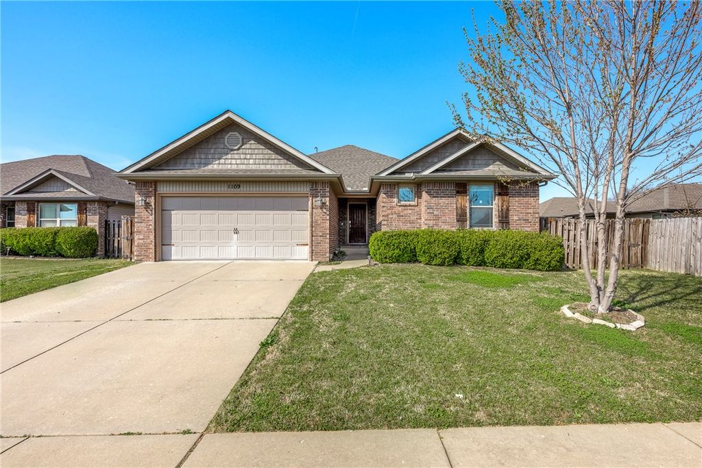 1109 W Cunningham Avenue, Rogers, AR 72758