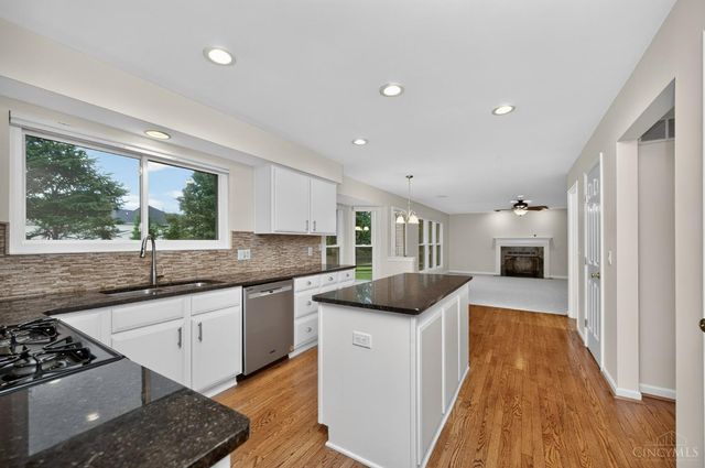 10203 Meadowknoll Drive, Symmes Twp, OH 45140