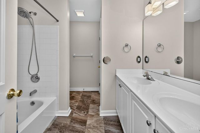 10203 Meadowknoll Drive, Symmes Twp, OH 45140