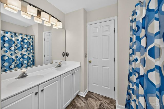 10203 Meadowknoll Drive, Symmes Twp, OH 45140
