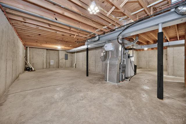 10203 Meadowknoll Drive, Symmes Twp, OH 45140