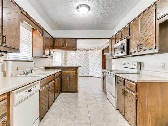 2320 Tecumseh Road, Blanchard, OK 73010