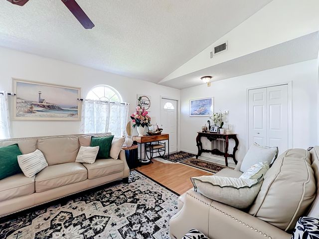 985 Canton Street NW, Palm Bay, FL 32907
