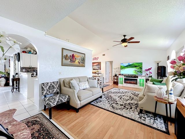 985 Canton Street NW, Palm Bay, FL 32907