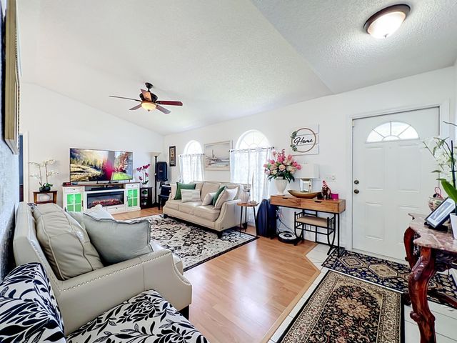 985 Canton Street NW, Palm Bay, FL 32907