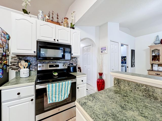 985 Canton Street NW, Palm Bay, FL 32907