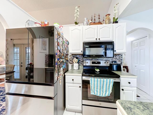 985 Canton Street NW, Palm Bay, FL 32907