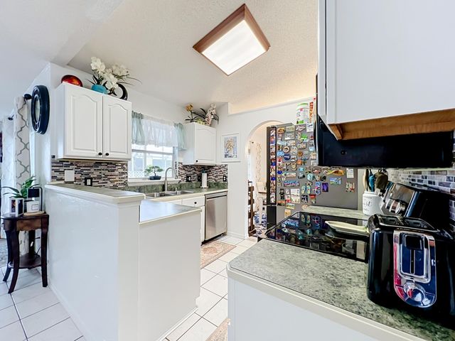 985 Canton Street NW, Palm Bay, FL 32907
