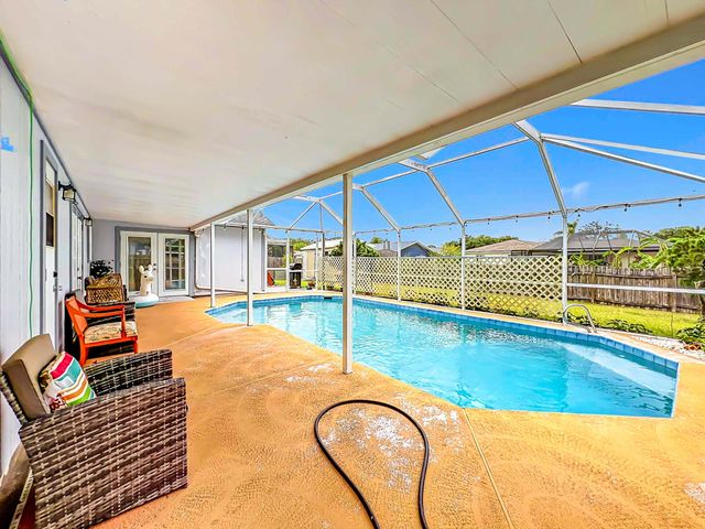 985 Canton Street NW, Palm Bay, FL 32907
