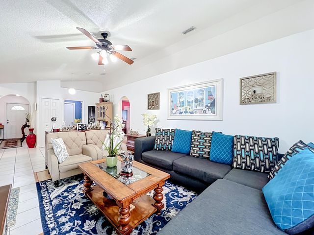985 Canton Street NW, Palm Bay, FL 32907