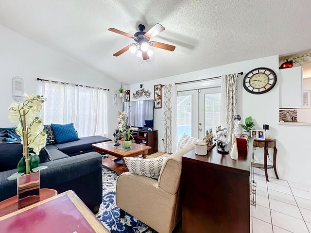 985 Canton Street NW, Palm Bay, FL 32907