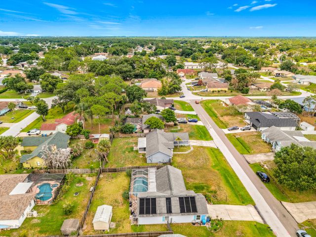 985 Canton Street NW, Palm Bay, FL 32907
