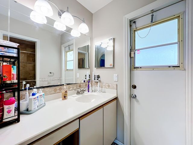985 Canton Street NW, Palm Bay, FL 32907