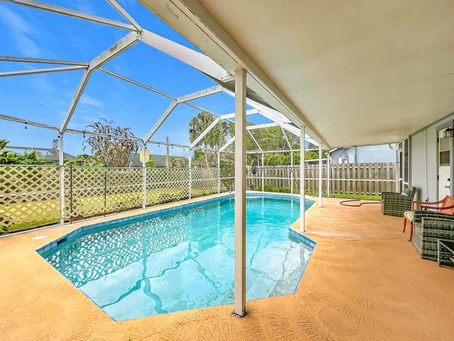 985 Canton Street NW, Palm Bay, FL 32907