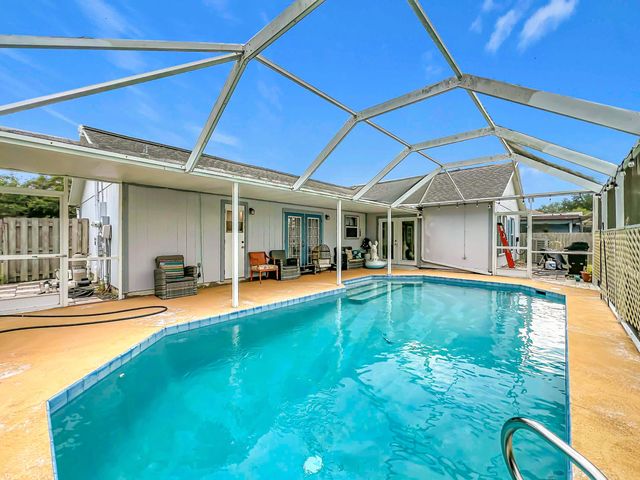 985 Canton Street NW, Palm Bay, FL 32907