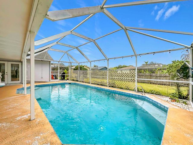 985 Canton Street NW, Palm Bay, FL 32907