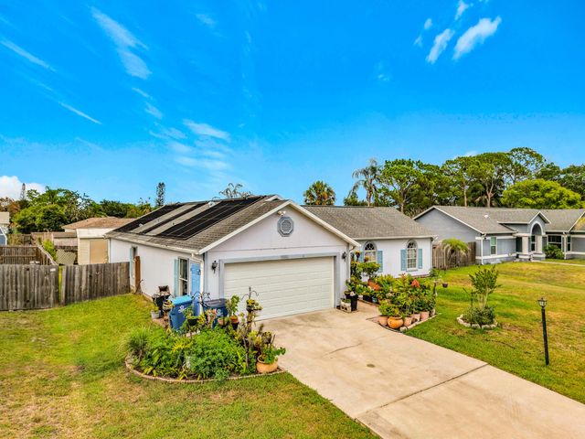 985 Canton Street NW, Palm Bay, FL 32907