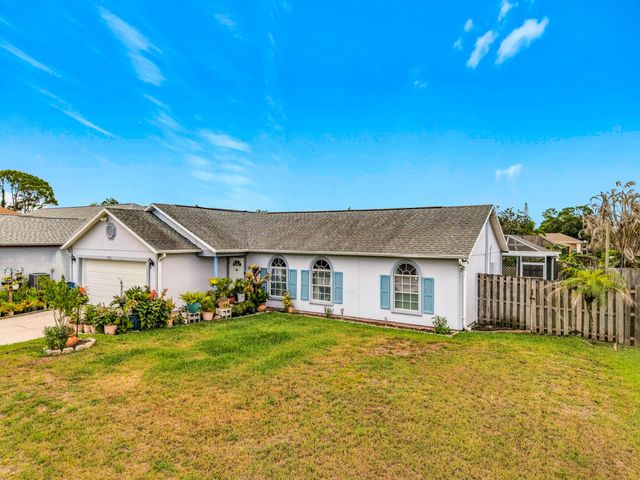 985 Canton Street NW, Palm Bay, FL 32907