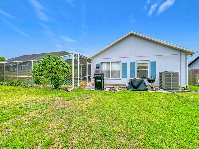 985 Canton Street NW, Palm Bay, FL 32907