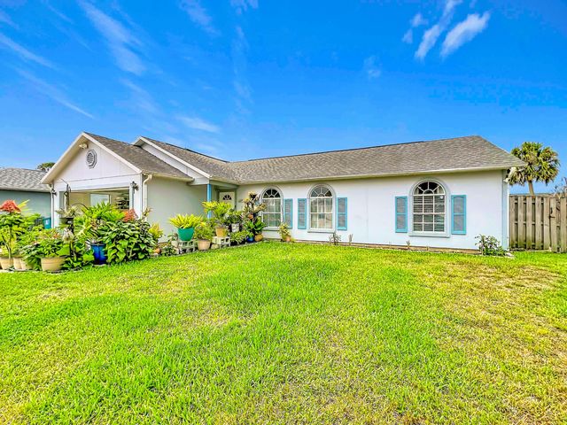985 Canton Street NW, Palm Bay, FL 32907