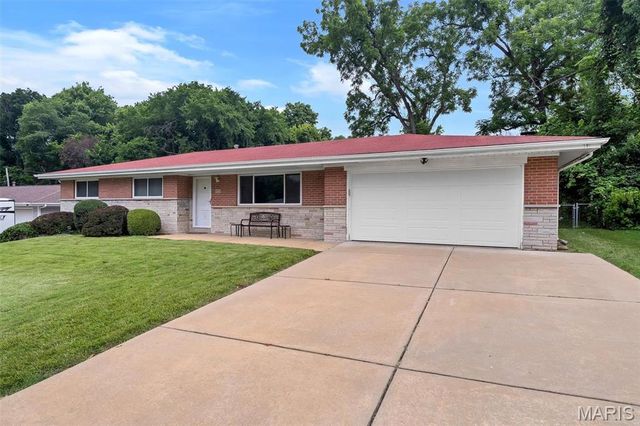 915 Deandell Avenue, Ferguson, MO 63135