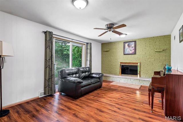 915 Deandell Avenue, Ferguson, MO 63135