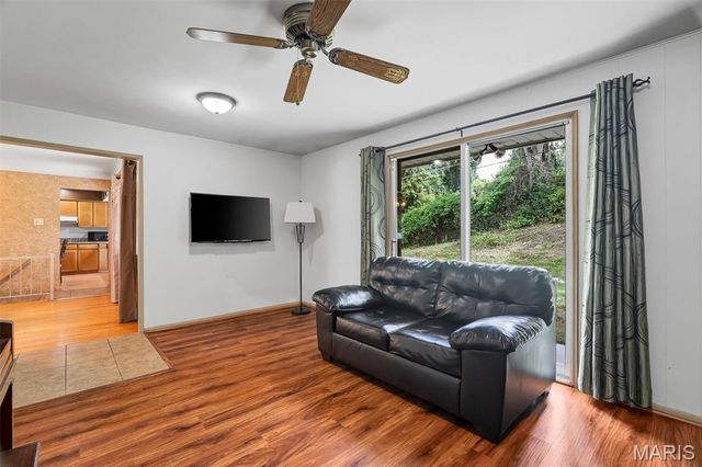 915 Deandell Avenue, Ferguson, MO 63135