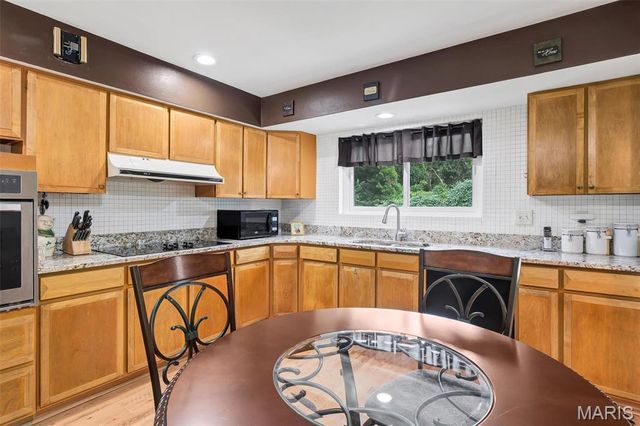915 Deandell Avenue, Ferguson, MO 63135