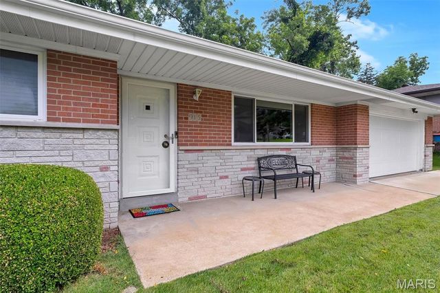 915 Deandell Avenue, Ferguson, MO 63135