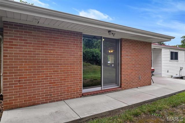 915 Deandell Avenue, Ferguson, MO 63135