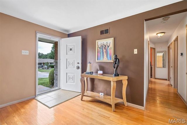 915 Deandell Avenue, Ferguson, MO 63135
