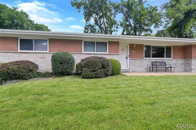 915 Deandell Avenue, Ferguson, MO 63135