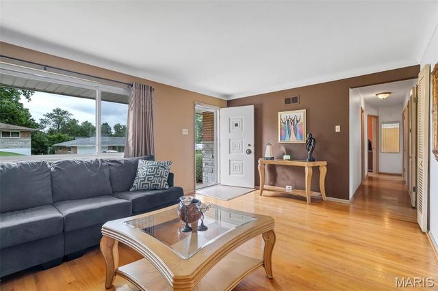 915 Deandell Avenue, Ferguson, MO 63135